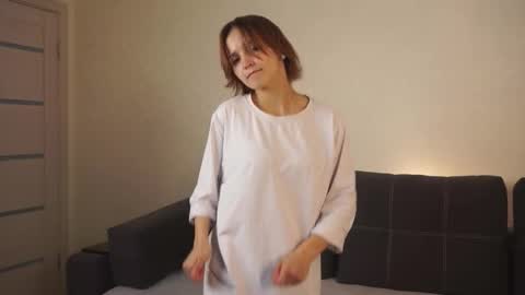 Snapshot of danetterehn chatting on 11-08-25, 05:45 Elvi online show from 11-08-25, 05:45