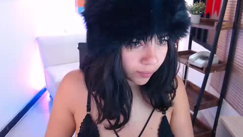 Veronica online show from 02-25-26, 11:53