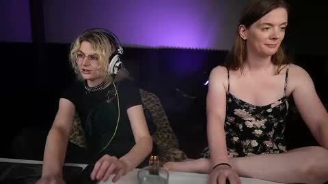 Snapshot of danger_bones chatting on 09-27-25, 02:49 Danger Bones online show from 09-27-25, 02:49