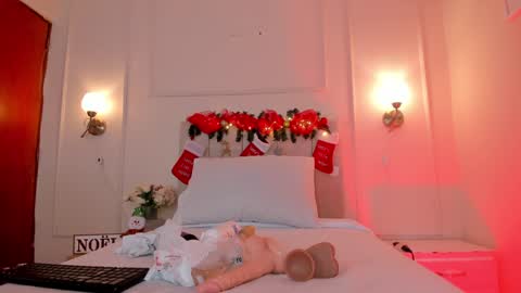 Snapshot of dani_skinny_ chatting on 12-05-24, 02:44 Hi I am Dani online show from 12-05-24, 02:44