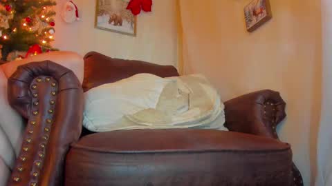 Snapshot of danidollxxx chatting on 11-11-25, 02:55 danidollxxx online show from 11-11-25, 02:55