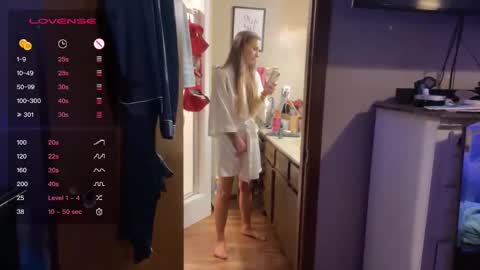 Dani Dragon online show from 12-19-24, 07:40