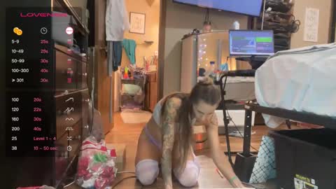 Dani Dragon online show from 12-25-24, 08:07