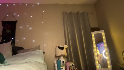 Dani Dragon online show from 01-22-25, 10:50