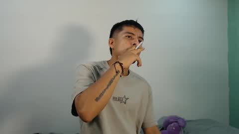 Snapshot of danielitopapii chatting on 11-20-25, 02:01 danielitopapii online show from 11-20-25, 02:01