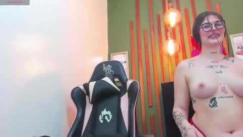 Snapshot of daniella_wild chatting on 02-20-25, 09:42 daniella online show from 02-20-25, 09:42