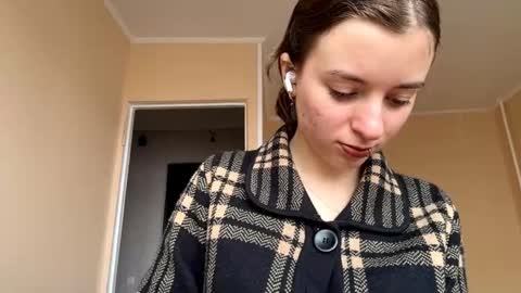 Mia online show from 11-01-25, 07:54