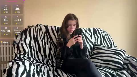 Mia online show from 11-20-25, 08:03