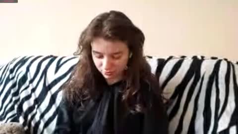 Mia online show from 12-16-25, 09:14