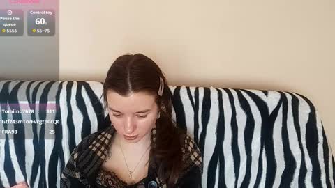 Snapshot of daniellevaulet chatting on 02-10-26, 07:12 Mia online show from 02-10-26, 07:12