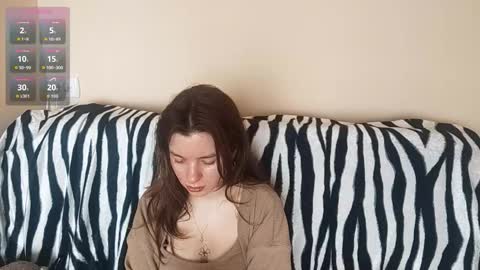 Snapshot of daniellevaulet chatting on 02-12-26, 07:25 Mia online show from 02-12-26, 07:25