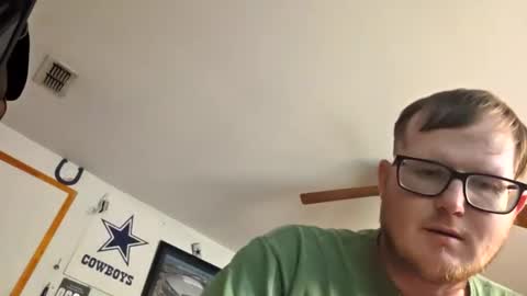 Snapshot of danielp_mod_cb chatting on 09-10-25, 10:10 Daniel y. online show from 09-10-25, 10:10