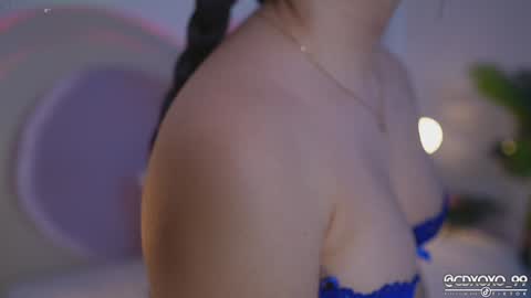 Snapshot of danii_xoxo chatting on 12-11-24, 10:27 online show from 12-11-24, 10:27