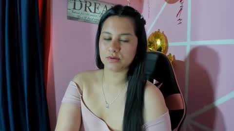 Snapshot of daniiella_cute chatting on 11-27-25, 06:32 DaNii online show from 11-27-25, 06:32