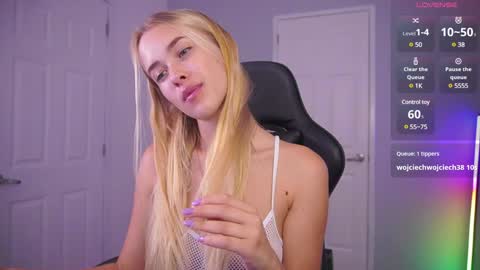 Hi my name is Anna. Please say hello I like to chat with you. If u have request use Tip option .Thank you online show from 12-19-24, 04:23