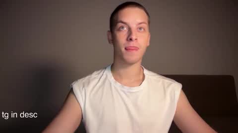 Snapshot of danila_trezzini chatting on 10-15-25, 08:31 danila online show from 10-15-25, 08:31