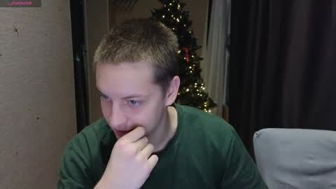 Snapshot of danila_trezzini chatting on 12-16-25, 08:36 danila online show from 12-16-25, 08:36