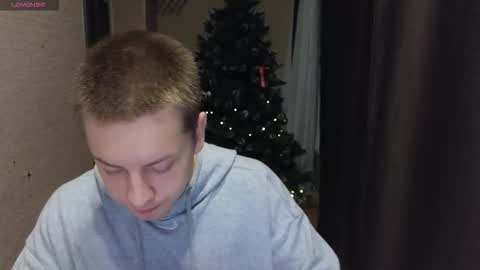 Snapshot of danila_trezzini chatting on 12-17-25, 08:26 danila online show from 12-17-25, 08:26