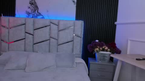 Dani Phonenix online show from 11-20-25, 07:13