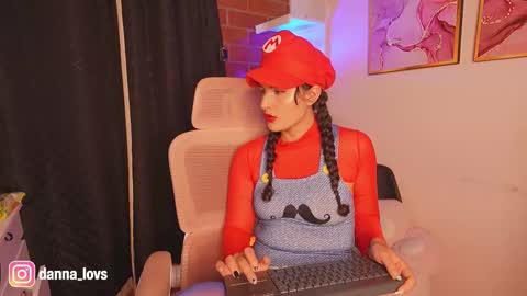 Danna Lovs online show from 10-31-25, 07:26