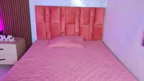 Snapshot of danna_peters chatting on 11-19-25, 07:47 danna_peters online show from 11-19-25, 07:47