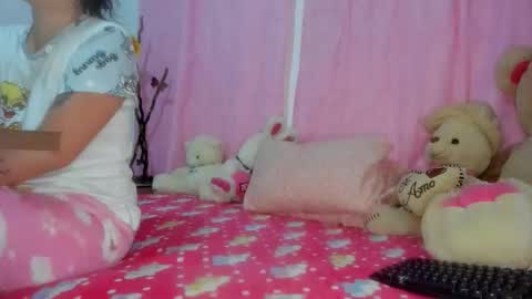 Danna Sofia jeins online show from 09-28-25, 02:33