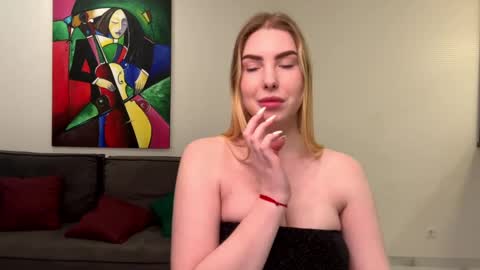 Snapshot of dannamissss chatting on 12-18-24, 12:32 dannamissss online show from 12-18-24, 12:32
