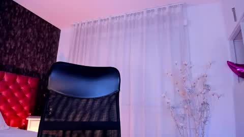 Danna online show from 12-19-24, 07:07