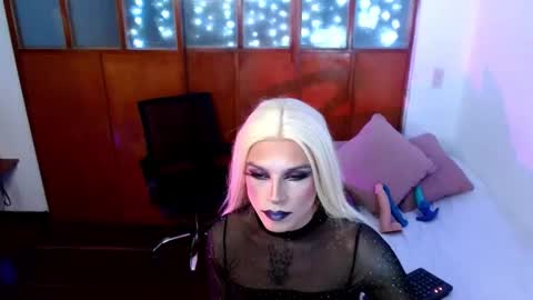 Snapshot of dannihotboy02 chatting on 02-15-26, 11:01 danni online show from 02-15-26, 11:01