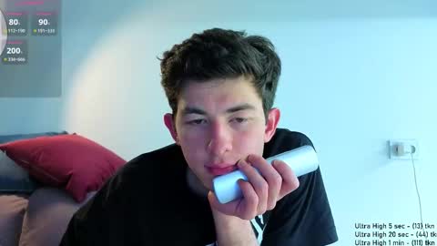 Snapshot of danny__magic chatting on 10-16-25, 07:15 danny__magic online show from 10-16-25, 07:15