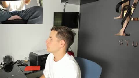 danny_and_lara online show from 09-25-25, 07:17