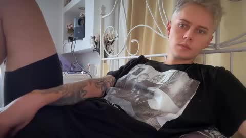 Snapshot of danny_love01 chatting on 10-16-25, 11:22 danny online show from 10-16-25, 11:22