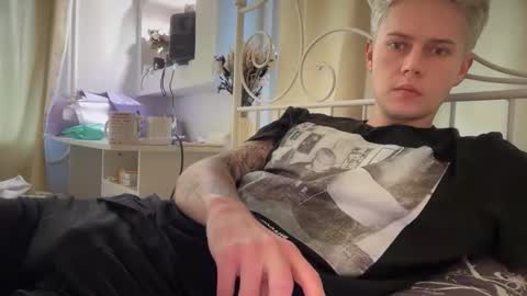 Snapshot of danny_love01 chatting on 10-23-25, 10:25 danny online show from 10-23-25, 10:25