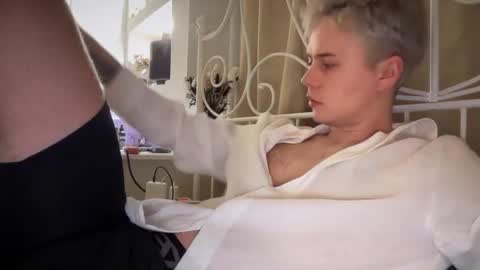 Snapshot of danny_love01 chatting on 10-26-25, 02:56 danny online show from 10-26-25, 02:56