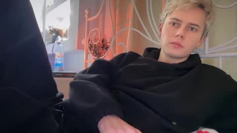 Snapshot of danny_love01 chatting on 12-01-25, 10:53 danny online show from 12-01-25, 10:53