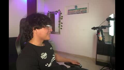 Snapshot of dante_muscle chatting on 04-13-26, 05:40 Dante online show from 04-13-26, 05:40