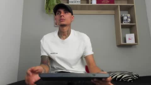 Snapshot of dante_riva chatting on 12-17-25, 07:20 dante_riva online show from 12-17-25, 07:20