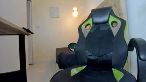 Snapshot of dantex_ chatting on 11-10-25, 10:25 dantex_ online show from 11-10-25, 10:25