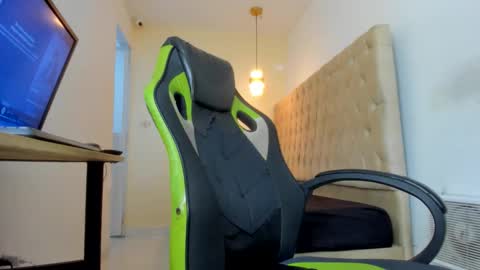 Snapshot of dantex_ chatting on 11-13-25, 02:21 dantex_ online show from 11-13-25, 02:21