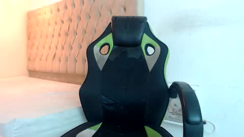 Snapshot of dantex_ chatting on 11-28-25, 03:31 dantex_ online show from 11-28-25, 03:31