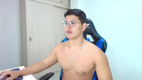 Snapshot of dantraxx chatting on 12-13-24, 04:27 Dantraxx online show from 12-13-24, 04:27