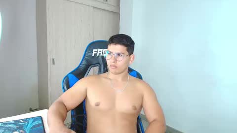 Snapshot of dantraxx chatting on 01-22-25, 12:06 Dantraxx online show from 01-22-25, 12:06