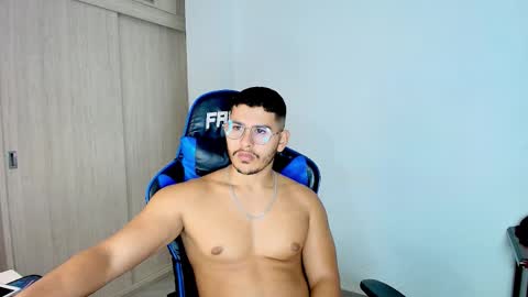 Snapshot of dantraxx chatting on 12-22-25, 03:03 Dantraxx online show from 12-22-25, 03:03