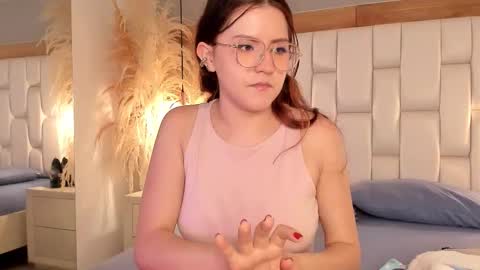 daphne_and_roger online show from 09-25-25, 11:36