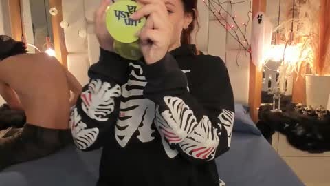 daphne_and_roger online show from 10-14-25, 11:33