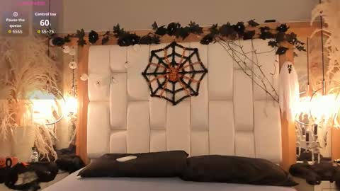 daphne_and_roger online show from 10-22-25, 11:21