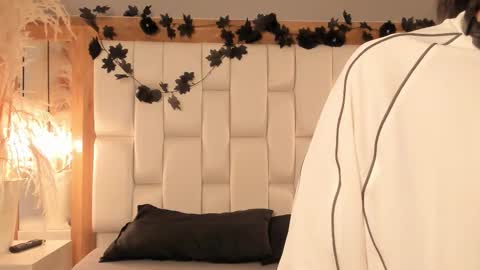 daphne_and_roger online show from 12-15-25, 11:14