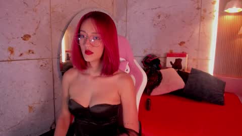 Snapshot of daphne_courtis chatting on 10-07-25, 03:14 Daphne online show from 10-07-25, 03:14