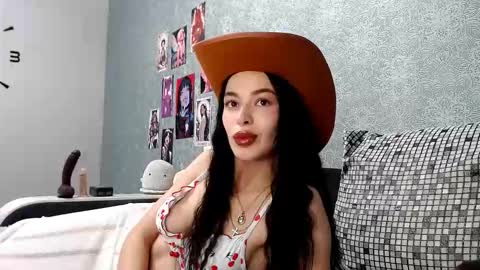 Snapshot of daphne_darkthorn chatting on 10-18-25, 03:09 Daphne Darkthorn online show from 10-18-25, 03:09