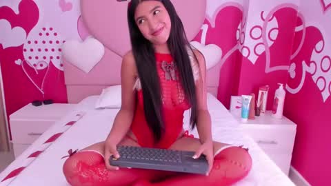 Snapshot of daphne_fox_ chatting on 12-24-24, 02:12 Daphne  online show from 12-24-24, 02:12